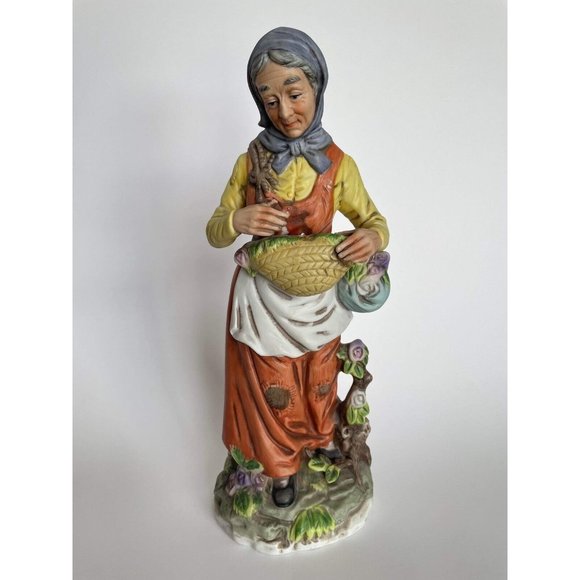 Vintage porcelain old pheasant  woman‎ figurine Taiwan - Picture 2 of 4